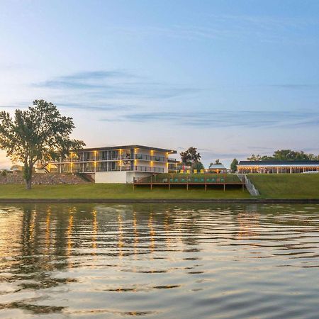 Super 8 By Wyndham Riverside Al Exterior photo