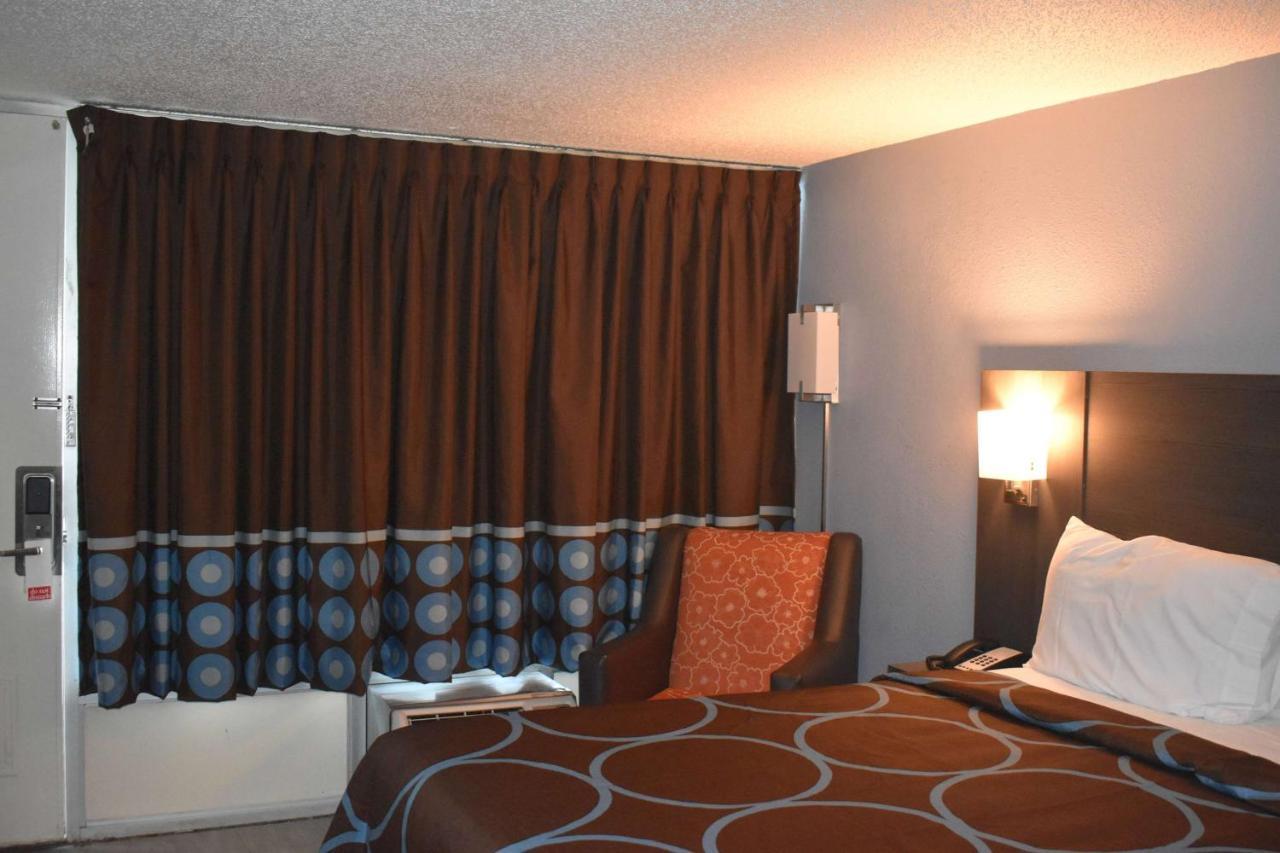 Super 8 By Wyndham Riverside Al Exterior photo