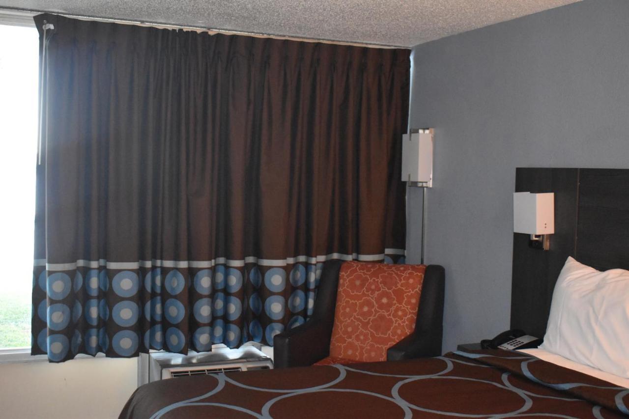 Super 8 By Wyndham Riverside Al Exterior photo