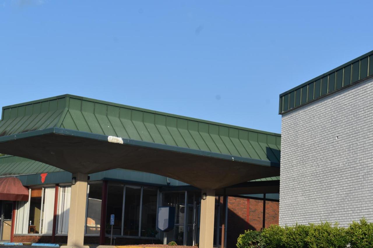 Super 8 By Wyndham Riverside Al Exterior photo