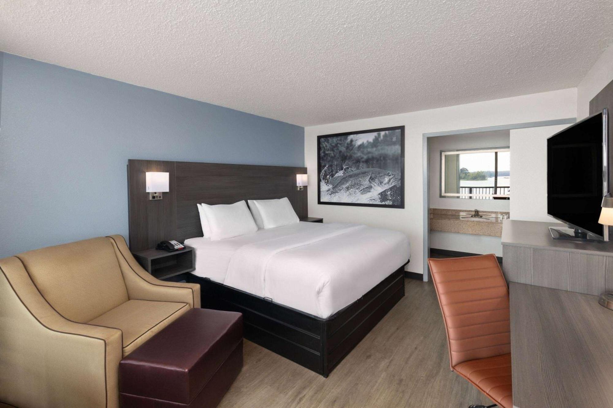Super 8 By Wyndham Riverside Al Exterior photo