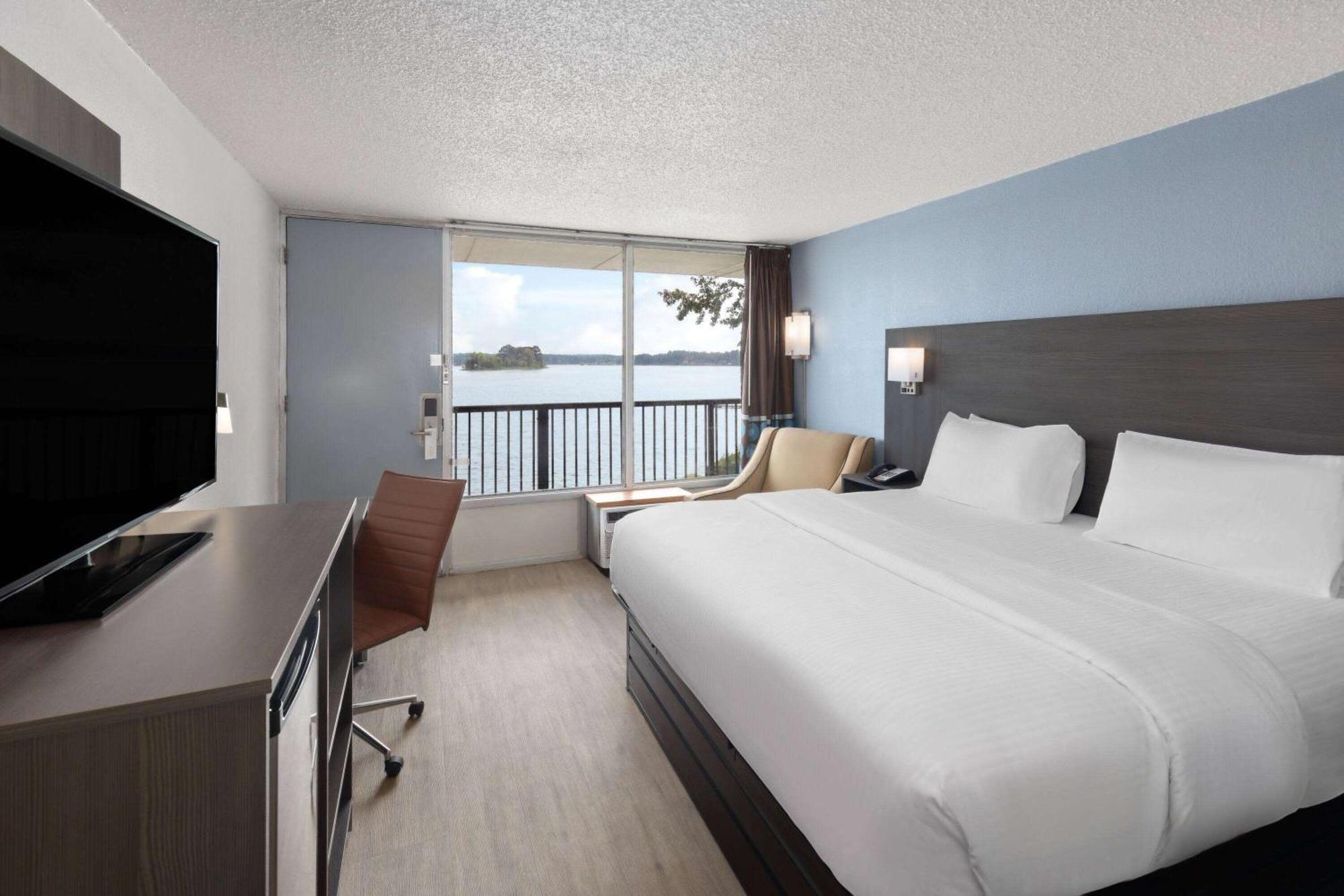 Super 8 By Wyndham Riverside Al Exterior photo