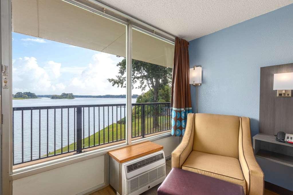 Super 8 By Wyndham Riverside Al Room photo