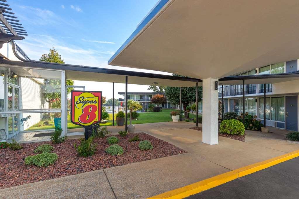 Super 8 By Wyndham Riverside Al Exterior photo